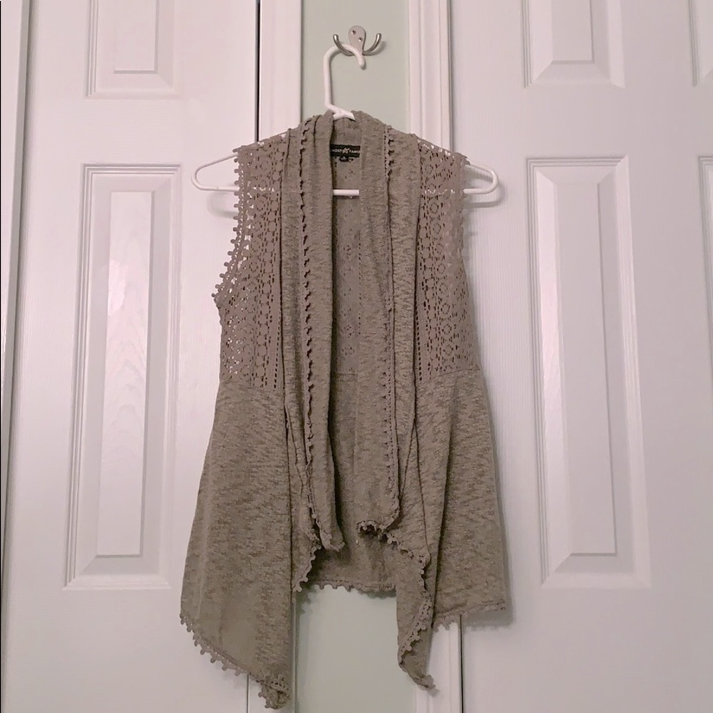 Sweater vest